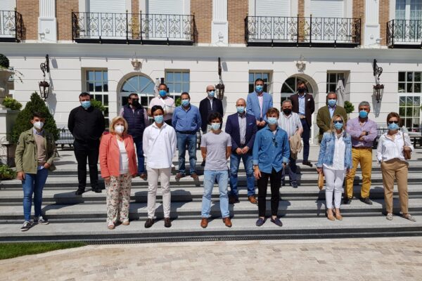 El alcalde de Valdilecha recibe a los protagonistas del primer festejo del Circuito de Madrid