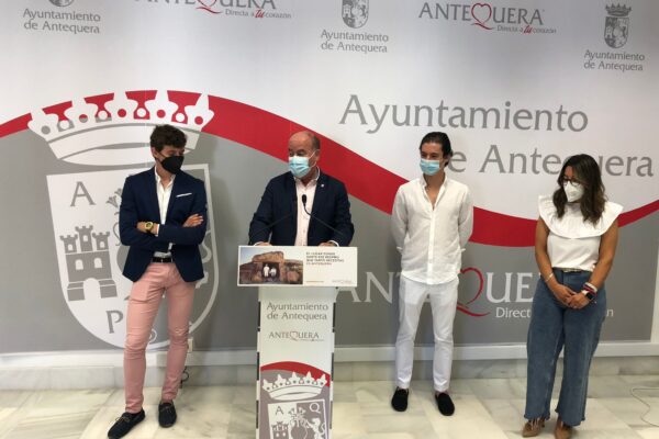 Santana Claros y Jorge Martínez son recibidos en Antequera por el ayuntamiento, las peñas taurinas y la escuela de la ciudad