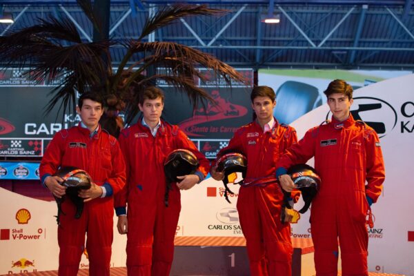 Los cuatro finalistas queman rueda y cambian capotes por asfalto