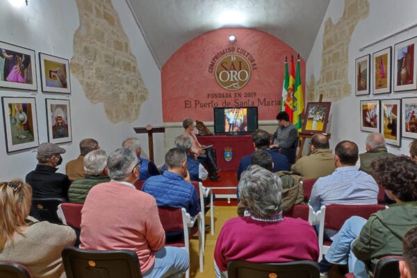 La afición de El Puerto arropa a Víctor Barroso antes de su debut con picadores