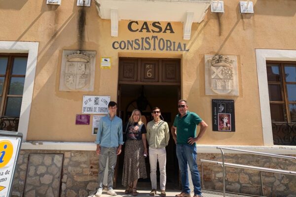 La alcaldesa de Lerma recibe a Daniel Medina e Ismael Martín antes de la semifinal