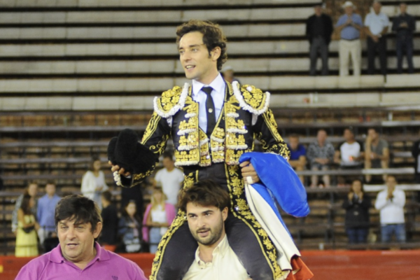 Álvaro Burdiel, Puerta Grande en el Día de la Comunidad Valenciana