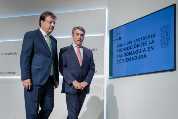 La Fundación Toro de Lidia y las administraciones extremeñas firman un protocolo de promoción de la tauromaquia