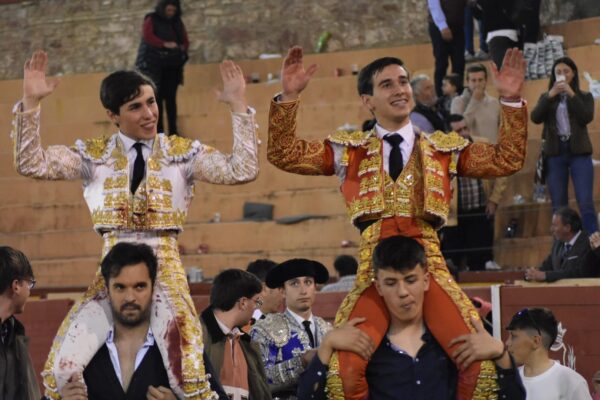 <strong>Puerta grande para Marcos Linares e Ismael Martín en el inicio del Circuito de Andalucía</strong>