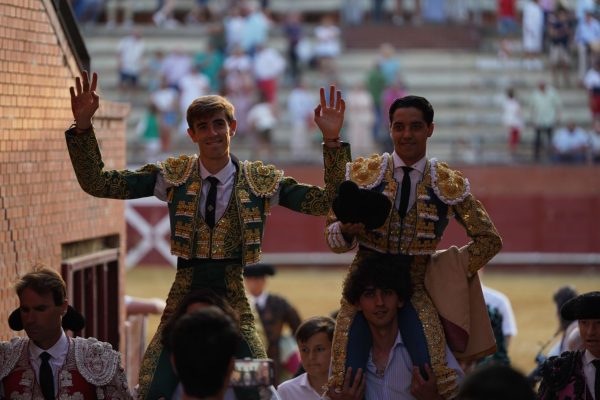 Navas y Cirugeda, dos orejas por coleta en Tordesillas