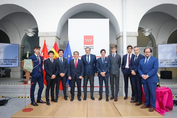 La Comunidad de Madrid recibe a los finalistas del Circuito de Novilladas y la Copa Chenel