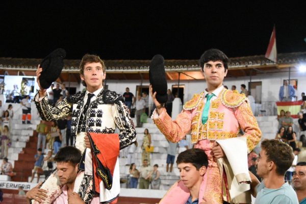 Eric Olivera y Sergio Sánchez, a hombros en Valencia de Alcántara