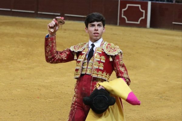 Julio Méndez corta una oreja en la segunda clasificatoria de Kilómetro Cero