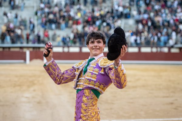 Tristán Barroso corta una oreja en su presentación como novillero con picadores en Las Ventas