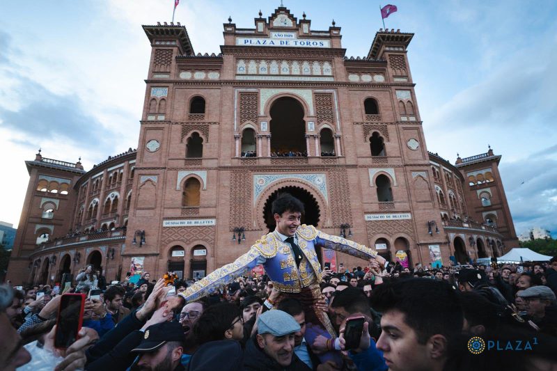 Alejandro Chicharro toca el cielo de Madrid descerrajando la puerta grande