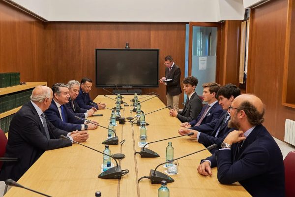 El consejero de la Presidencia recibe a los finalistas de la V edición del Circuito de Novilladas de Andalucía