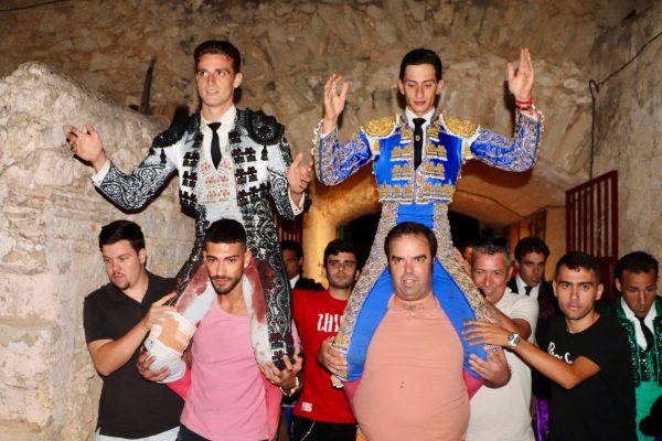 Puerta grande para Borja Escudero y Kevin Alcolado con una buena novillada de Los Maños