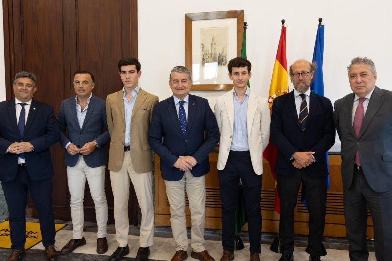 La Junta de Andalucía recibe a los finalistas del Circuito de Andalucía