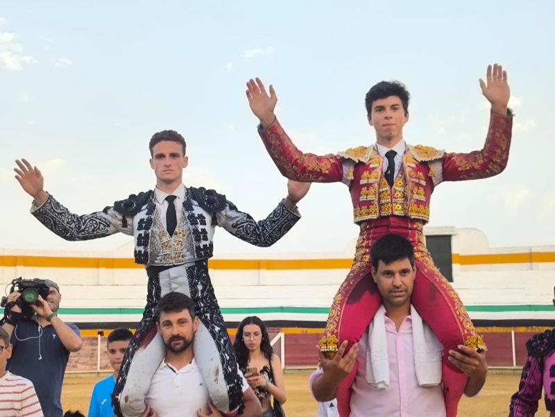 Tarde triunfal en Malpartida de Plasencia con Escudero y Méndez a hombros