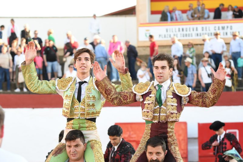 Julio Norte y Salvador Herrero abren la puerta grande con la novillada de Hnos. Cambronell