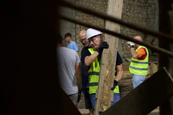 Comienza a montarse la plaza de Algemesí que acogerá la segunda semifinal del Circuito