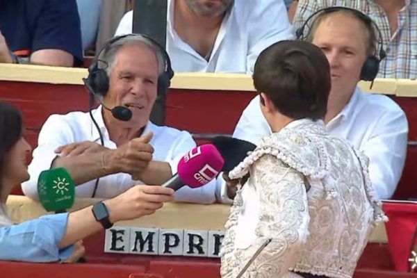 Mario Vilau brinda su novillo a la afición de Cataluña y a las cadenas autonómicas