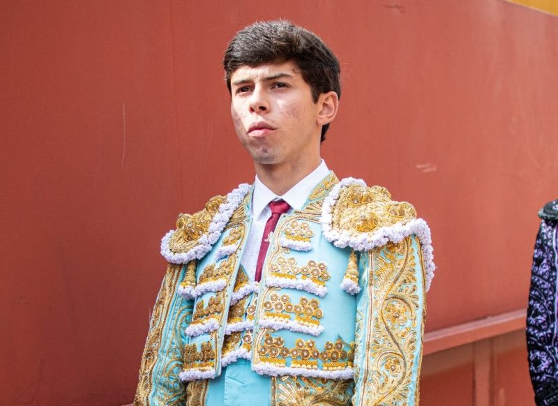 Julio Méndez cierra 2025 como el novillero con más trofeos cortados