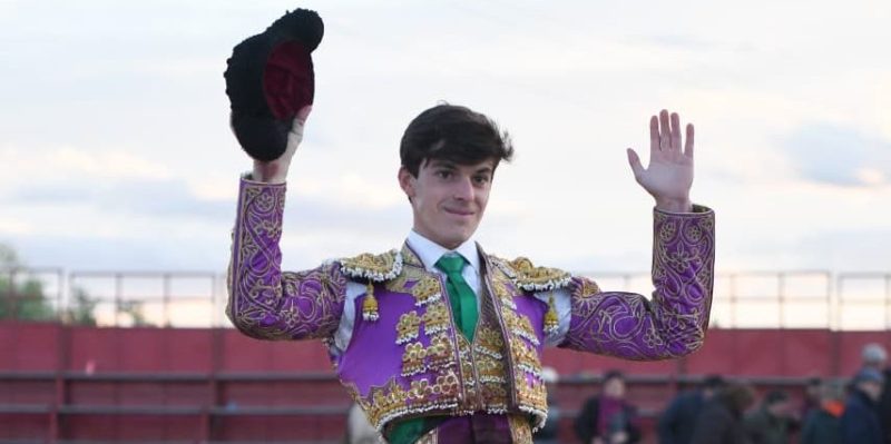 Sergio Rollón corta dos orejas en la primera semifinal del Circuito de Madrid