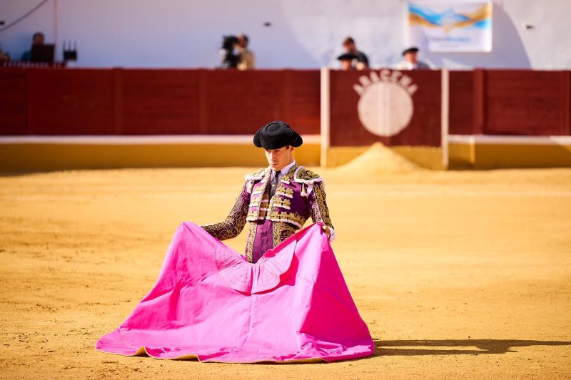 Víctor Barroso, herido leve por un corte con la tizona en Aracena