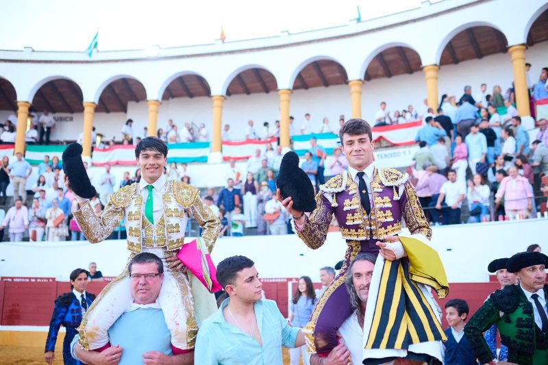 Víctor Barroso y Dennis Martín imponen su ley en una tarde de Puerta Grande en el Circuito