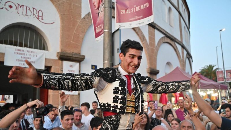 David Gutiérrez abre la Puerta Grande de Cáceres con tres orejas y confirma su proyección en el toreo extremeño
