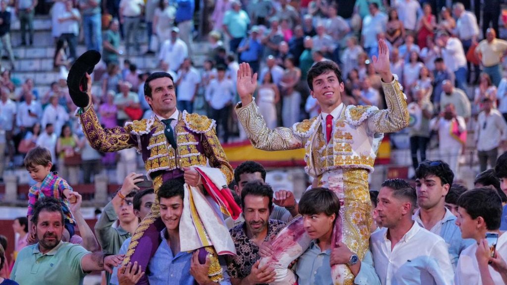 Emilio de Justo mira al futuro desde Cáceres: brindis a David Gutiérrez, Darío Romero y Julio Méndez