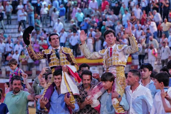 Emilio de Justo mira al futuro desde Cáceres: brindis a David Gutiérrez, Darío Romero y Julio Méndez