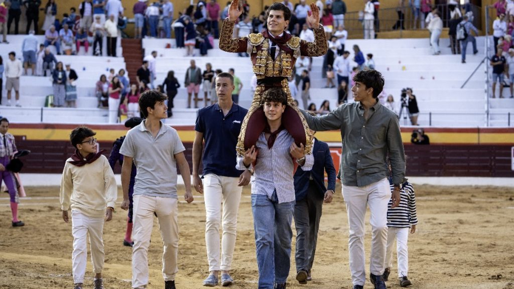 Jorge Oliva corta dos orejas en el cierre de las semifinales en Roa de Duero