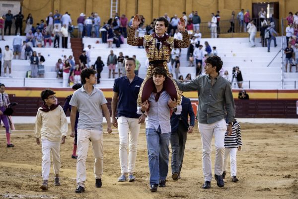 Jorge Oliva corta dos orejas en el cierre de las semifinales en Roa de Duero