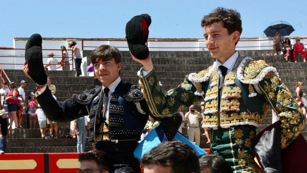 Carlos Tirado y Darío Romero salen a hombros en Brozas tras cortar siete orejas