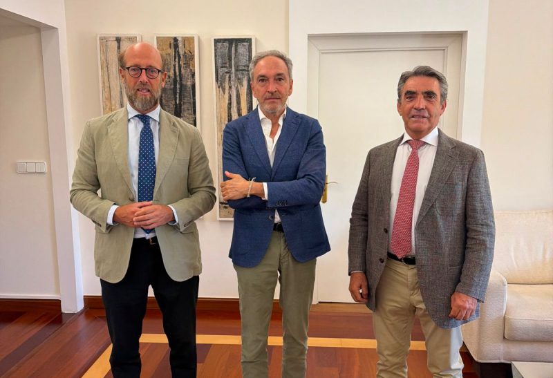 La Fundación Toro de Lidia se reúne con el consejero de Cultura, Turismo y Deporte de la Junta de Castilla y León, Alberto Díaz Pico