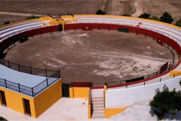De los remolques de los tractores a una plaza pensada para el aficionado