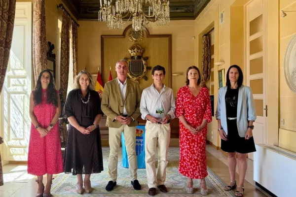 El alcalde de Segovia recibe a Jorge Oliva tras proclamarse campeón del Circuito de Novilladas de Castilla y León